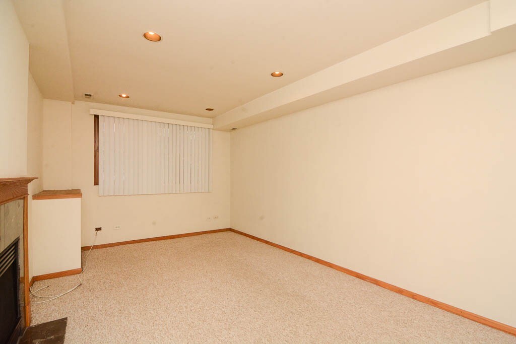 Building Photo - 920 N Paulina St
