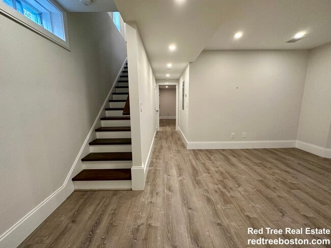 Building Photo - 14 Porter St