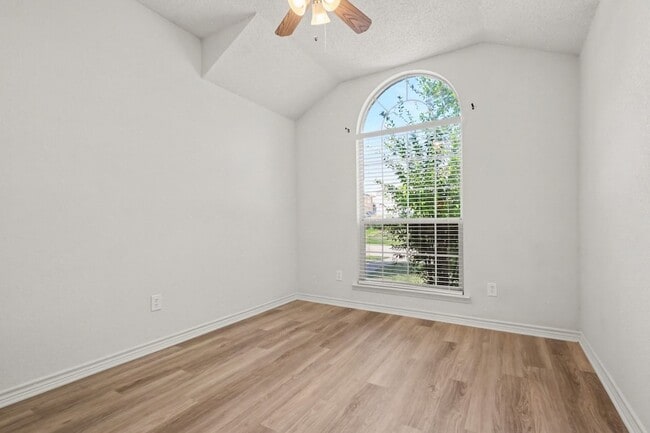 Building Photo - 1306 Woodmont Dr