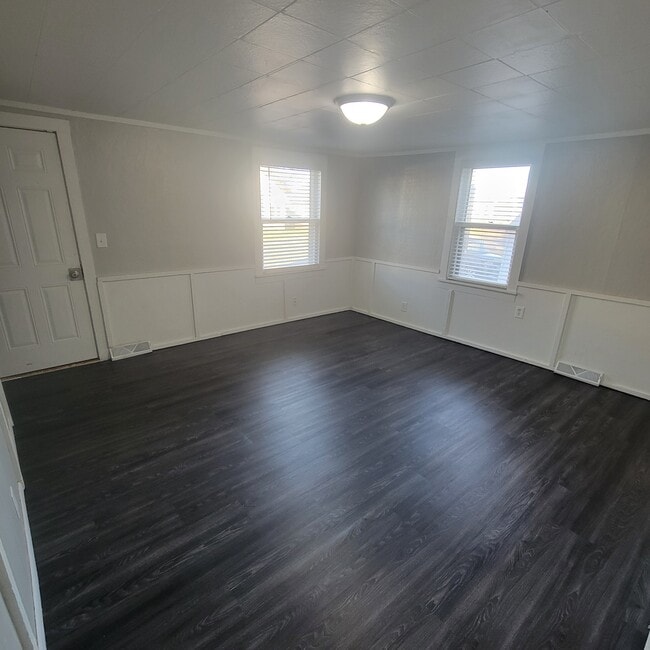 Building Photo - 242 9th Ave N