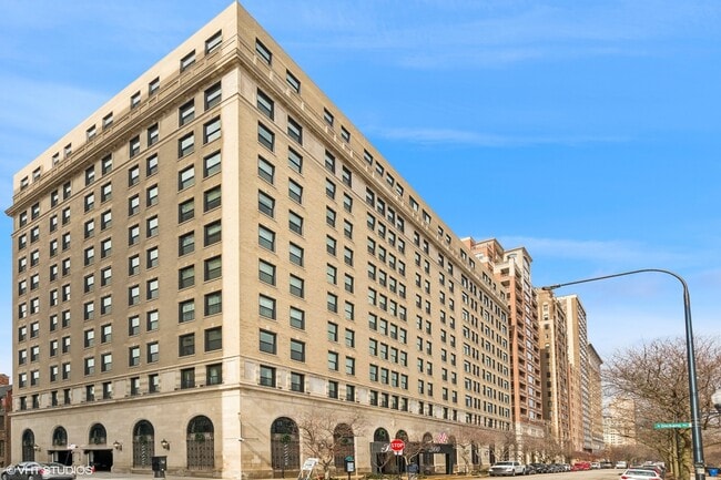 Primary Photo - 2100 N Lincoln Park W