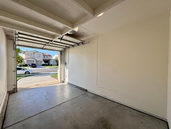 Building Photo - Move in by 11/30 and receive $300 off the ...