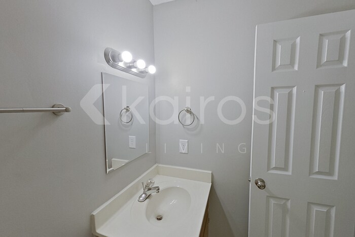 Building Photo - 341 Canada Ct