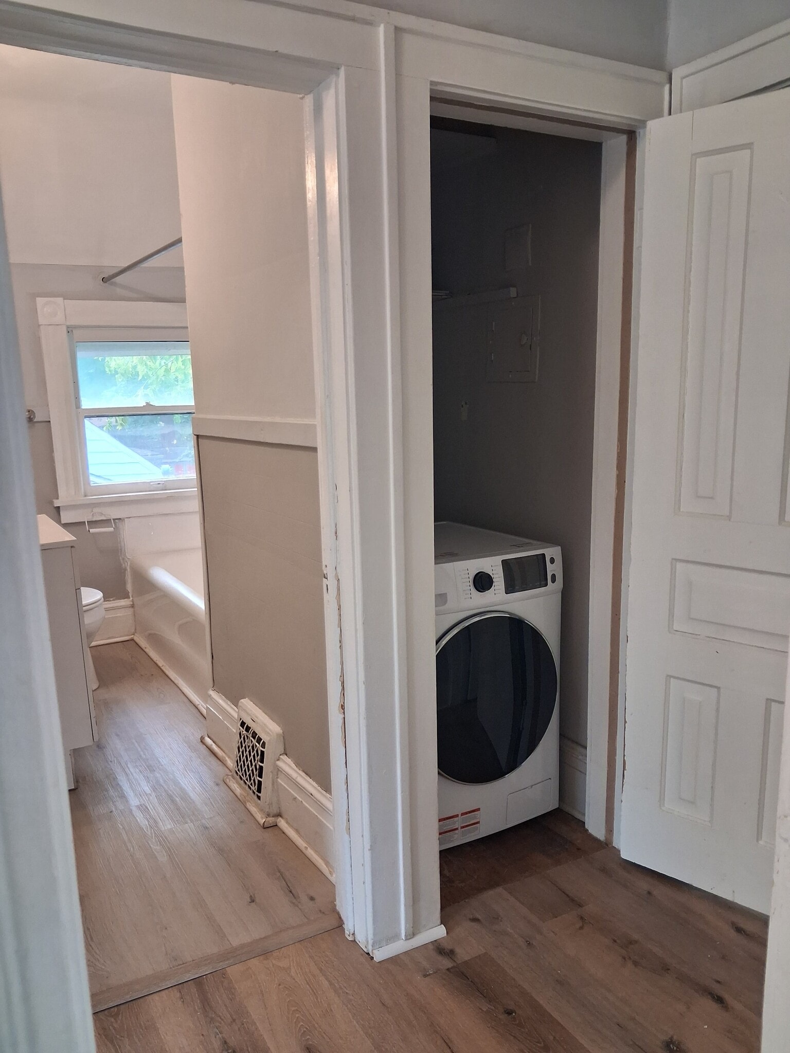 washer dryer combo - 829 Miller Ave