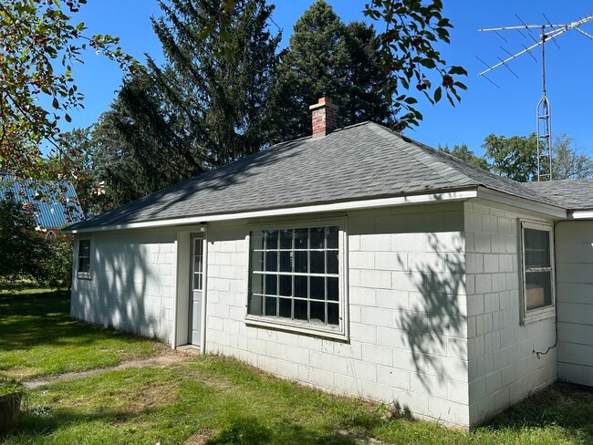 Primary Photo - 5931 Main St