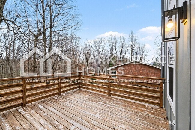 Building Photo - 122 Valley View St