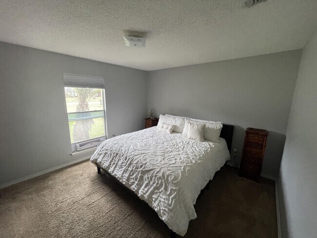 Building Photo - 2381 Hilton Dr