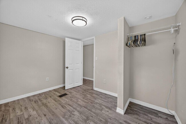 Building Photo - 6451 Spinner Dr