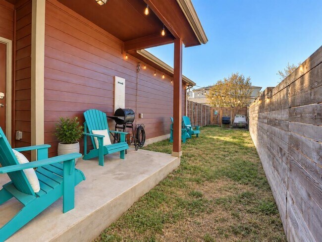 Building Photo - 8816 Sikes Way