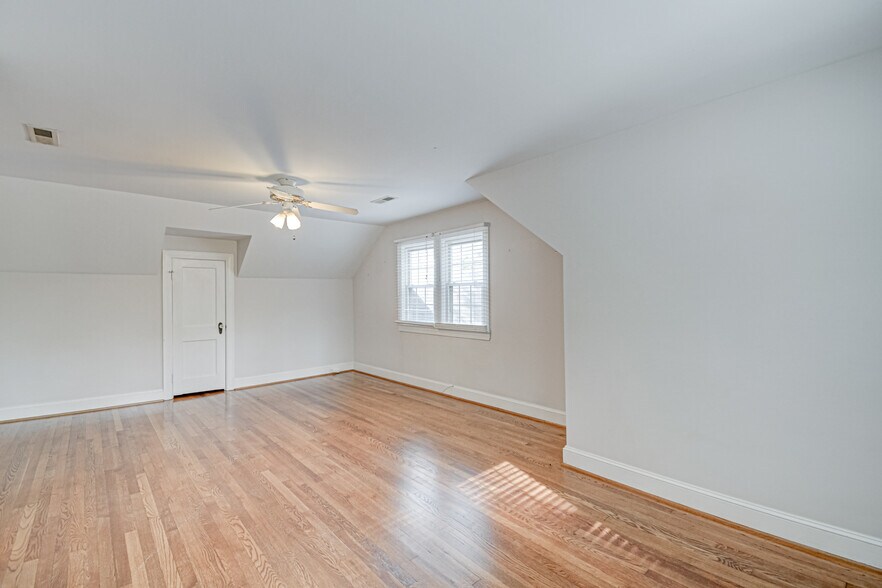 22 x 15 Master or Living Room - 1612 W 1st St