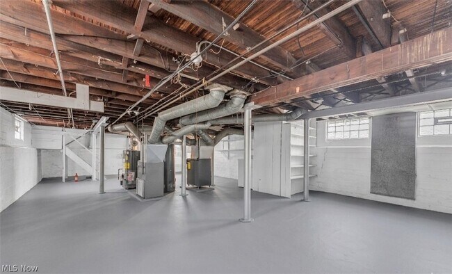 Building Photo - 1042 Mozina Dr