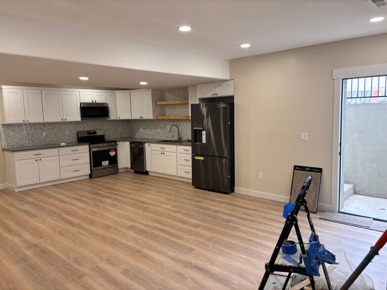 Building Photo - 67 E Wayside Dr