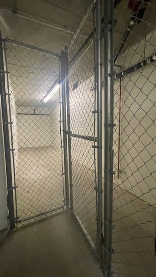 Building Photo - Large upgraded 1 Bdrm, 1 Bath w/storage ro...