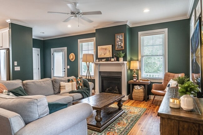 Building Photo - 420 Manning Square