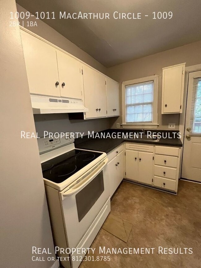 Building Photo - 1009-1011 MacArthur Circle-1009