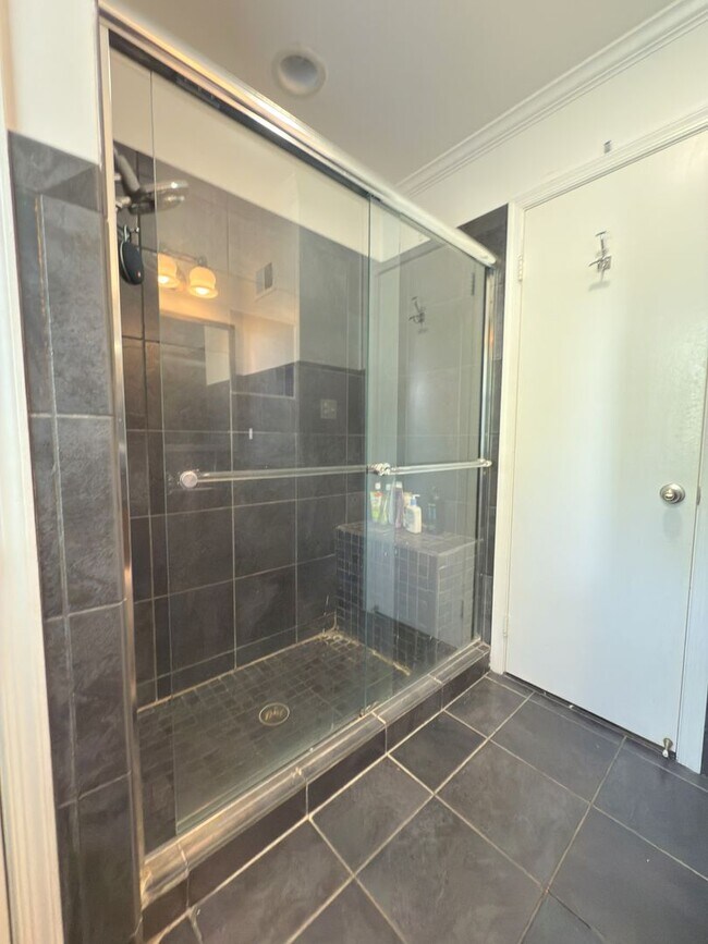 Building Photo - Spacious 3-Bedroom, 3.5 Bath Garage Home I...