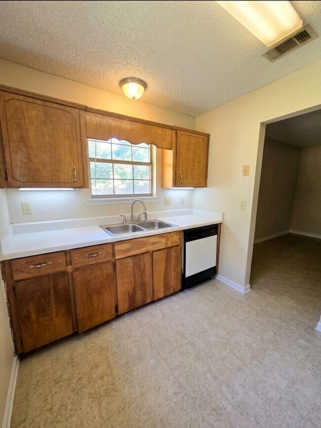 Building Photo - 1488 Flo Zechman Dr