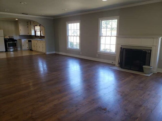 Building Photo - 1521 S Wall Ave