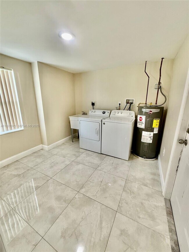 Building Photo - 9740 Sterling Dr