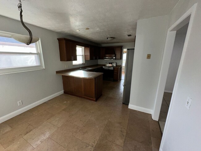 Building Photo - Home for Rent in Arlington 4-Bedroom, 2-Bathroom