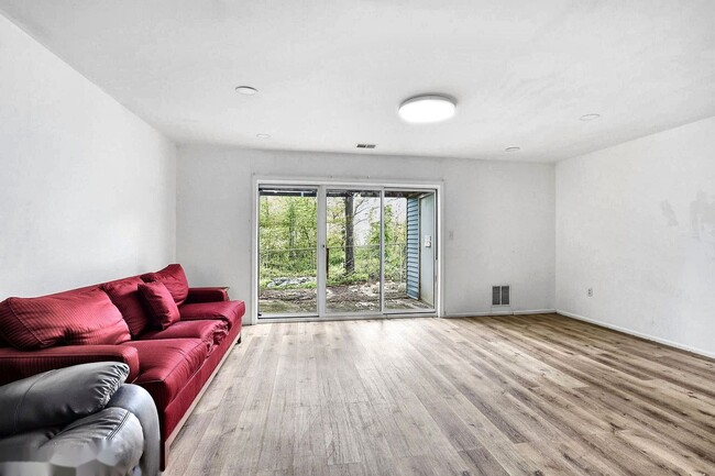 Building Photo - Charming 3BR Townhouse in Wyndham Place - Lakewood