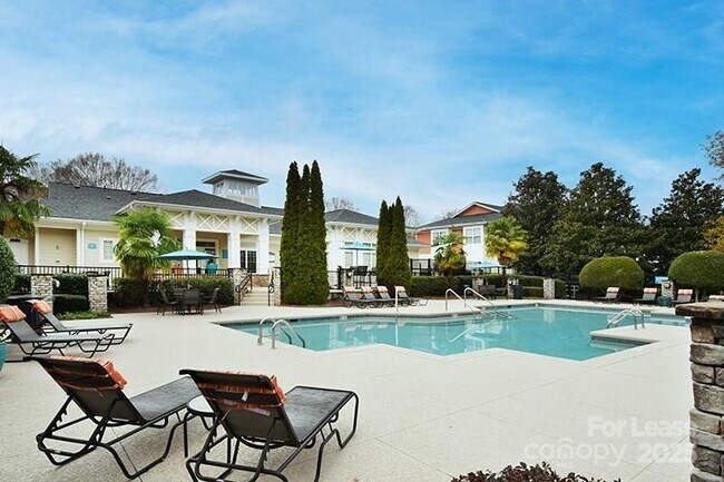 Building Photo - 8204 Viewpoint Lane