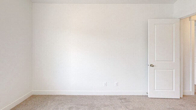 Building Photo - NEW *No Security Deposit Required Upfront!    2024 Townhome With Move In Special!