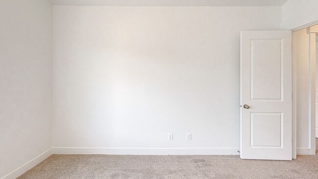 Building Photo - New Townhome For Rent in Highridge Mountai...