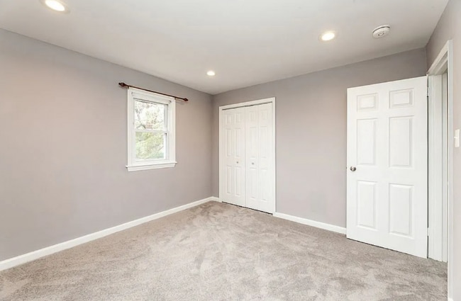 Building Photo - 2570 Iverson St
