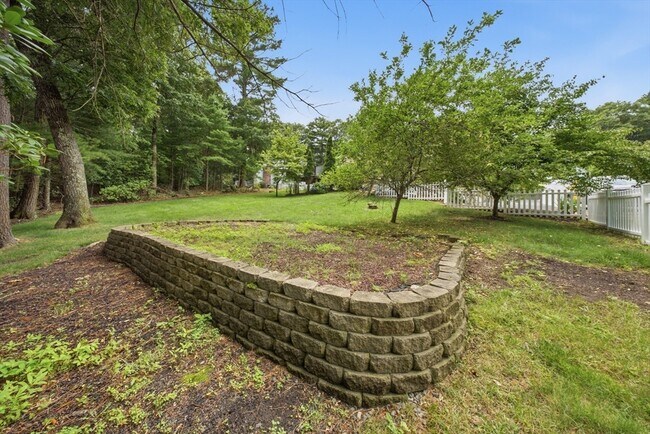 Building Photo - 7 Sherborne Cir