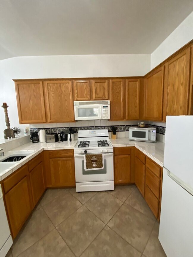 Building Photo - Gated Community of Grand Island in Seven Oaks 2 BD 2 BA Gorgeous House