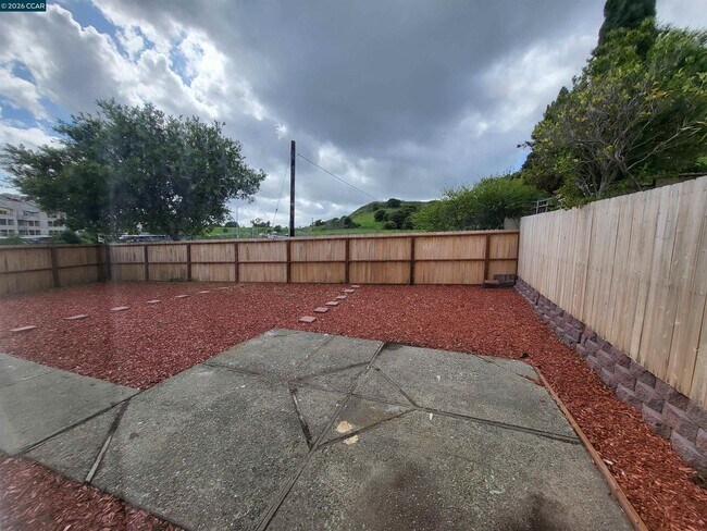 Building Photo - 4001 Mozart Dr