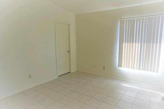 Building Photo - Cozy 3 bedroom home