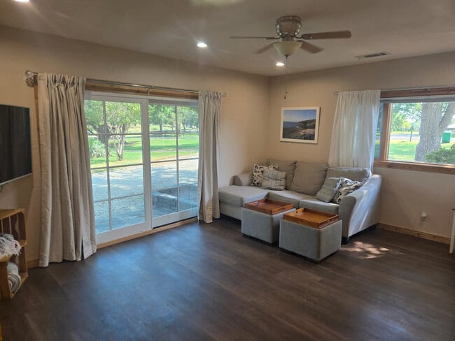 Building Photo - 1207 Shahan Prairie Rd