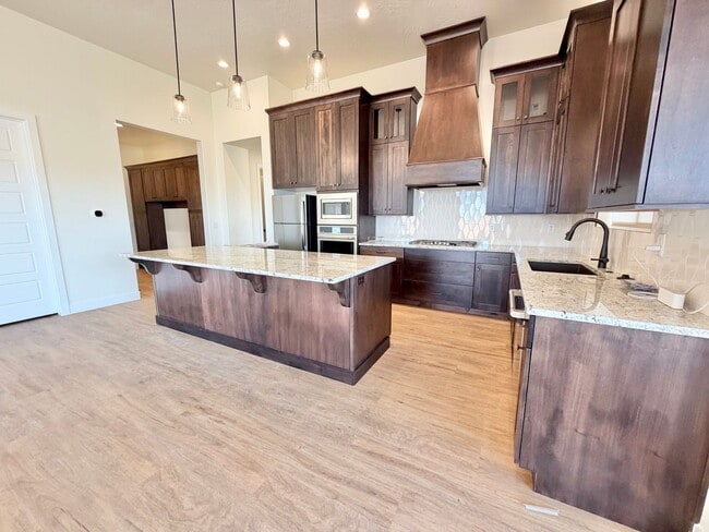 Building Photo - Beautiful Single-Level Home with Trail Access & Stunning Views!!! Pet Friendly!