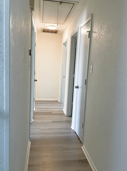 Building Photo - 8337 Clifford St