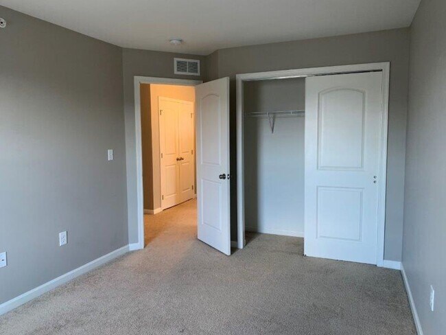 Building Photo - 346 Weatherstone Dr