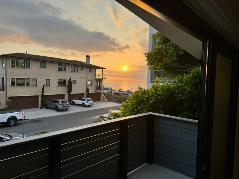 Building Photo - 110 Paseo De La Concha