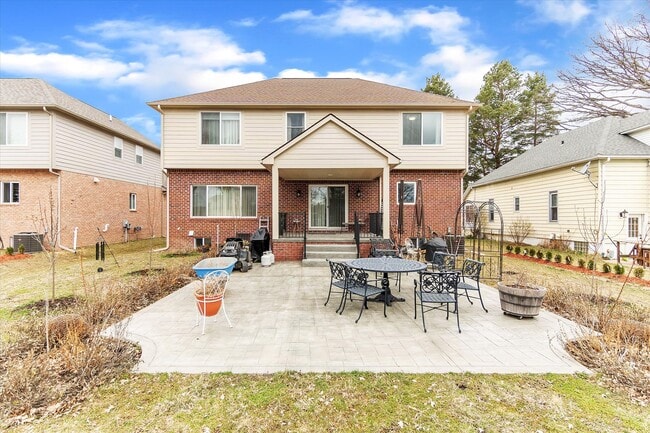 Building Photo - 37440 Curwood Dr