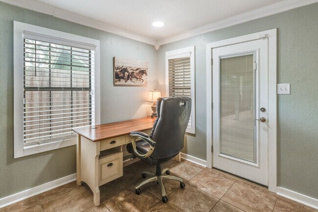 Building Photo - 2930 Water Lily Dr