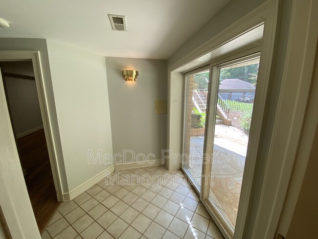 Building Photo - 11225 N Club Dr