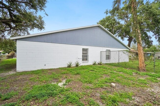 Building Photo - 3115 E 33rd Ave