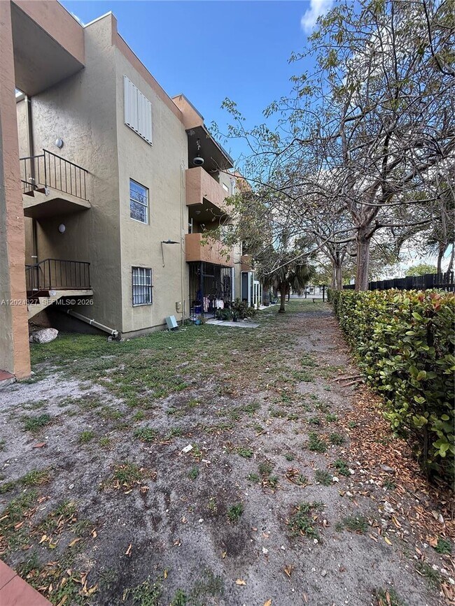 Building Photo - 6070 W 18th Ave