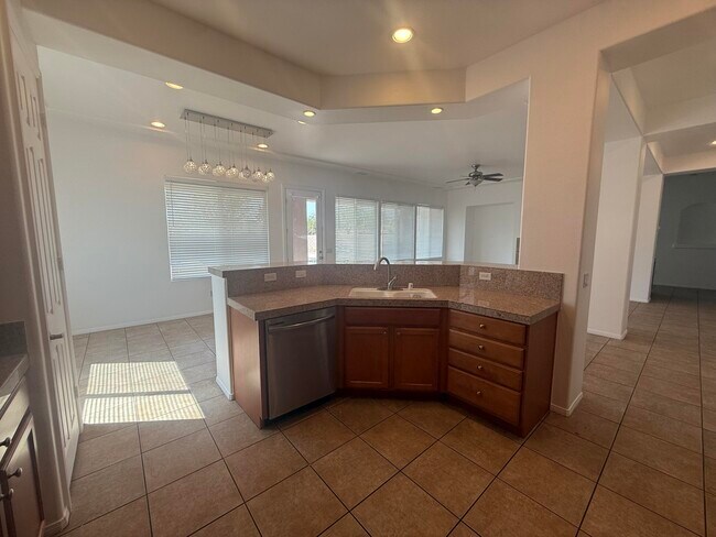 Building Photo - 103 Romanza Ln