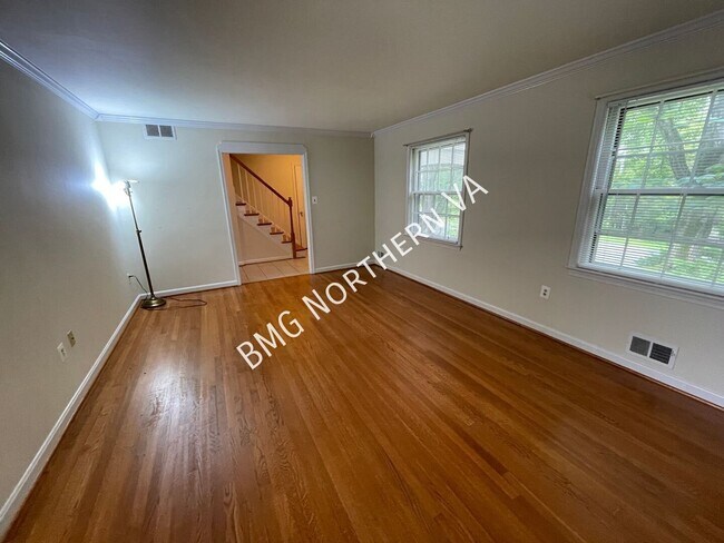 Building Photo - 7905 Lewinsville Rd