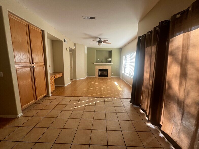 Dining / Family Room - 10033 Kika Ct