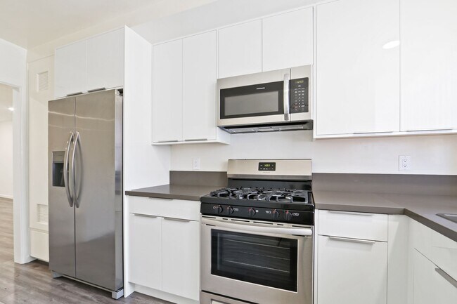 Building Photo - 1234 10th St in Santa Monica - steps to Wilshire Blvd!