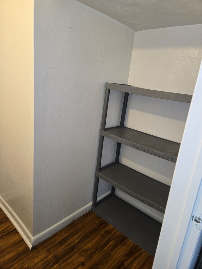 Building Photo - Move In Ready!!