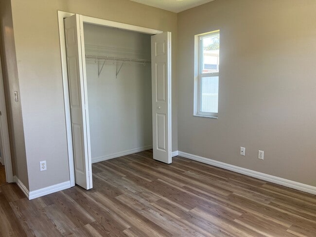 Building Photo - Available now! 3BR/2BA Single Family Home