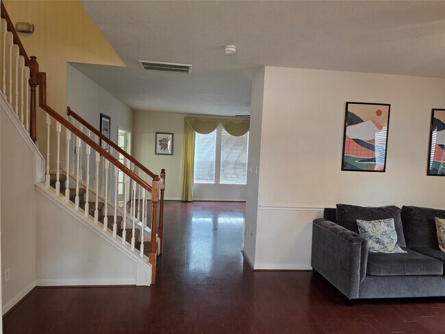 Building Photo - 2715 Riverhollow Ln